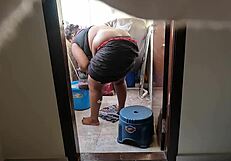 यंग बॉय बोल्डली जर्क्स कॉक फॉर आंध्र मेड स्वाथी