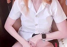 Gadis Thai cantik bogel untuk show anal luar