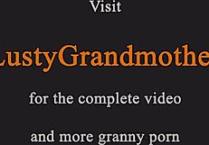 Piška mi kurca v pozi 69 z obešenimi cicami