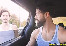 Poželjivi hunk zgrabi mlado 18+ avtostoparko za seks