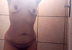 Amandinha Safada Memamerkan Kurva Alami untuk Bersenang-Senang