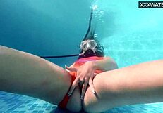 Самый горячий подводный онанизм от Амели Бруны в бассейне