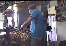 야 내 아내가 18살 이웃과 스파이캠에서 섹스하는 거 봤어