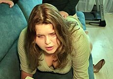 Perché le mutandine delle figliastre cicciottelle sono così bagnate?