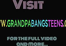 Pridi, poglej to vročo blondinko najstnico 18+ jahati starega tipa kurac