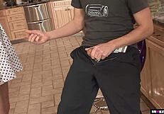 Brokenteen 18+ - Roșcată fierbinte pregătită pentru cariera sălbatică în porn!