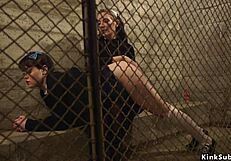 Bas Sinner snáší analní bušení od přísné jeptišky v intenzivní lezdom bondage seanci, bičování přidává na podřízenosti