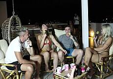 סקס קבוצתי זוהר באדום שקוף! הכל בשביל ה-PUTARIA עם אלו קרדון וויקטור מוסטנג