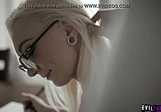 Chloe Temple trifft den geilen Tutor Jake Adams für eine verrückte heiße Sex-Lektion