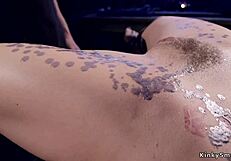 ऊपर-नीचे बंधन में सिर स्टॉक में फंसा! 😱