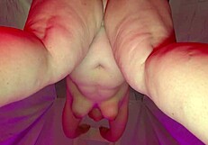 بنت ممتلئة تنيك بقوة، بزازها تهتز بجنون!