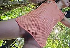 Jazdím na bicykli bez nohavičiek na verejnosti, chceš mi pretiahnuť bicykel?