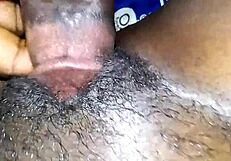 Ločitvena žena ujeta v postelji s sosedom