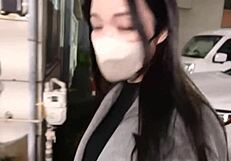 مجنون! فتاة يابانية بحجم H تركب الزب بقوة مع قذف مجنون. ساخن جداً!