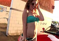 Lizzie Tucker má tajné triky, ako udržať ocka v mokrej akcii