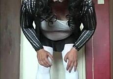 Biszexuális sissy Mark Wright vágyik a farokra, még szűz...