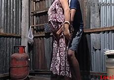 La femme parle cochon pour baiser l'ami du mari penchée maintenant !