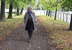 Perché questa milf sexy in nylon con grosse tette ci stuzzica?