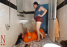 팬티 안 입은 주부가 배관공 유혹해