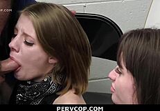 Dakota Burns dan Mia Taylor Tertangkap Mencuri, Dipaksa Hisap Kontol Polisi di Toko