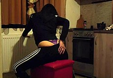 وضعيتي المفضلة هي الرجال يلحسون كسي بينما أهز مؤخرتي المليانة