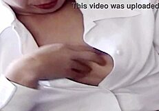 لحظات إيروتيكية لزوجة متحمسة قبل النيك