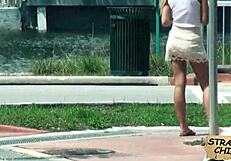 Tesna pička blondinka najstnica 18+ Tucker Starr pobrana na javnem.