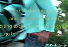 ten ekstremalny publiczny trójkąt przy Wieży Eiffla w Paryżu