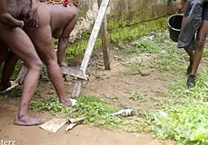 المؤجر يفاجئ المستأجر وهو ينيك خارج الحمام!