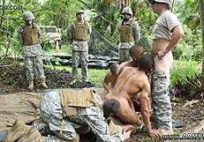 Kuvittele lihaksikkaiden homojen seksichat muuttuvan söpöjen poikien viidakko pannafestiksi?