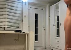 ฉันเจอคนส่งของเปลือย และเขาอยู่เล่น