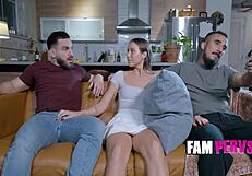 ステップシスViolet Reignの隣で指マン - VioletとPeter Green