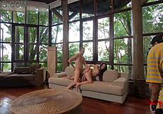 זיון קשה בתחת יפה צעירה מול צלם