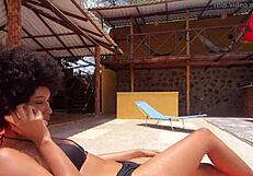 Erreur Personnelle Mec, Cette Voisine Fouineuse Baise une Latina Bien Gaulée à la Piscine, Marck Polo 14 !