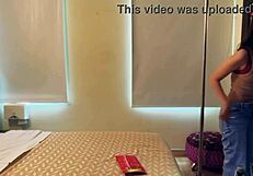 她接到酒店热辣电话时我感到兴奋