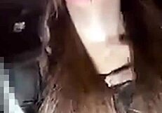 美しいアジアンレディボーイが影でアスを晒しながらオナニー