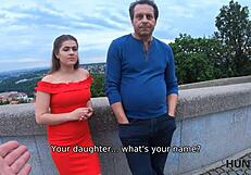 Člověče, nemůžu uvěřit, že se dívám na toho chlapa, jak platí účty jen aby šukal svou holku, sakra!