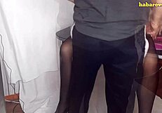 Moglie caliente sedotta dal migliore amico in un vestito sexy