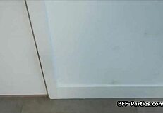 コーチ、汚いバレーボール後の4人で混ざりたい？