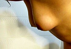 تنيك في الحمام حتى أخرج كل السائل المنوي الكريمي