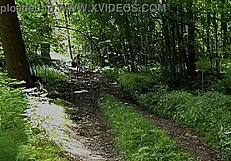 Dominatrix Mistress April parancsolja a rabszolgának, hogy dugjon meg egy másikat BDSM análban