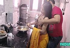 उफ्फ, हॉट देसी भाभी की किचन में पति के साथ चुदाई... मज़ा आ गया!