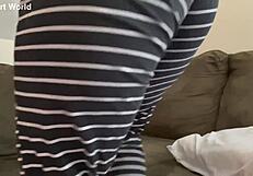 ما أقدر أتوقف عن مشاهدة إميلي تترد زي في ليجينغز عارية من قريب