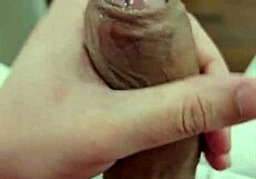 Želiš okusiti moj poseben priboljšek v biseksualnem twink solo?