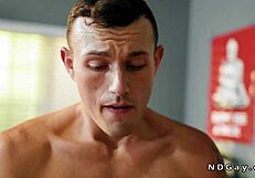 Съквартирантки лижат дупета и чукат анално с големи курчета