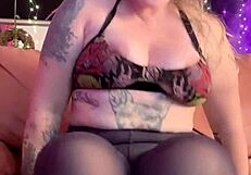 Wanita Dalam Heels dan Leggings Masturbasi Dalam Pantyhose Hitam