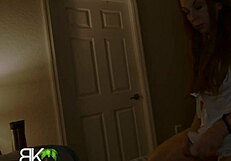 हॉट स्टेपमॉम के साथ बेड शेयर करना वाइल्ड हो गया, समझी ना? पार्ट 2