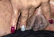 刚看到这丰满妹在停车场车里自摸，超野性