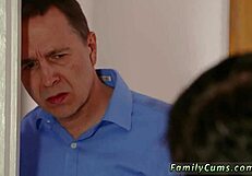 Бескорисна тинејџерка грубо јебана у дупе