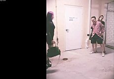 Zeițele Amadahy și Miskha dau lovituri brutale la mingi în aer liber